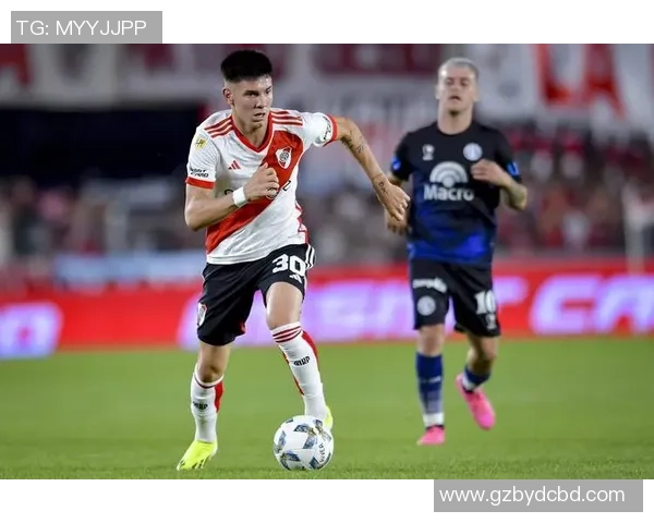 南美足球明星全解析及其辉煌成就与个人资料详解 南美足球明星全解析及其辉煌成就与个人资料详解