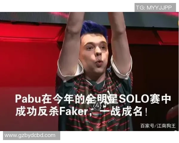 足球明星意外扔刀瞬间被捕捉引发热议网友纷纷猜测背后故事 足球明星意外扔刀瞬间被捕捉引发热议网友纷纷猜测背后故事