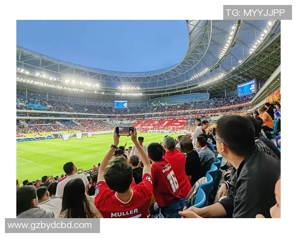 足球明星畅享涮羊肉美食之旅与球场激情的完美结合 足球明星畅享涮羊肉美食之旅与球场激情的完美结合